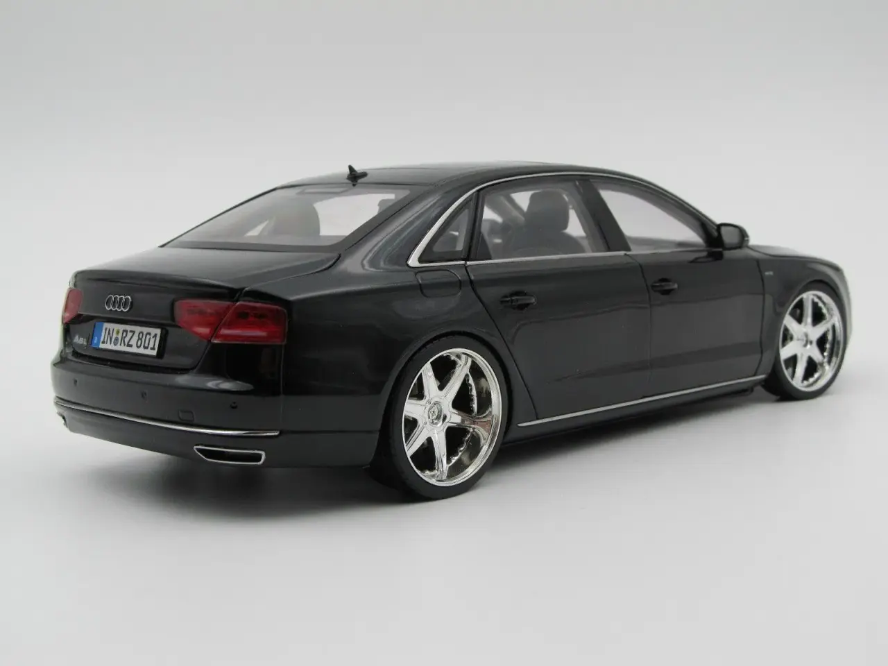Billede 6 - 2010 Audi A8L W12 LED lys og Panoramatag 1:18