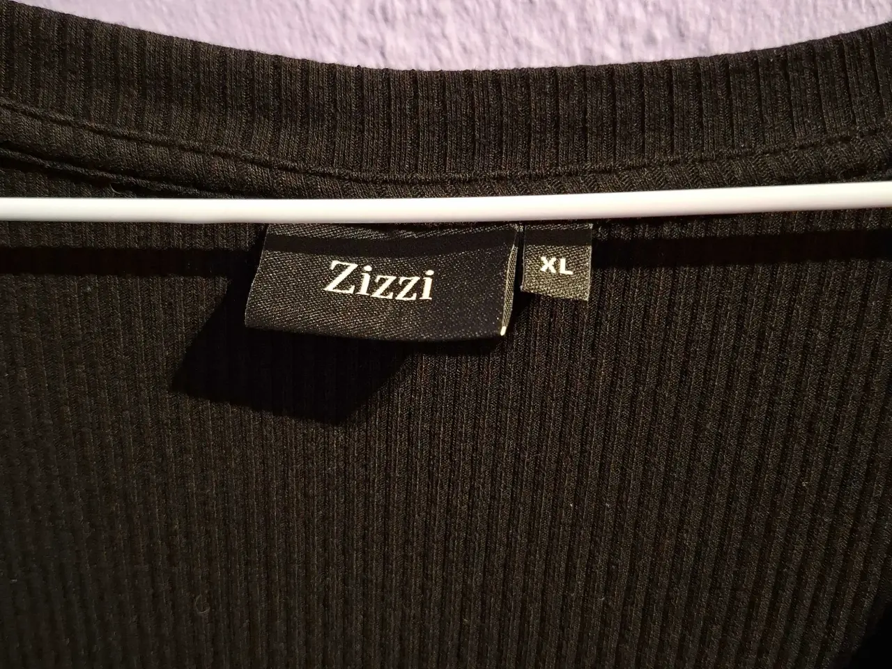Billede 2 - Sort bluse fra Zizzi I XL