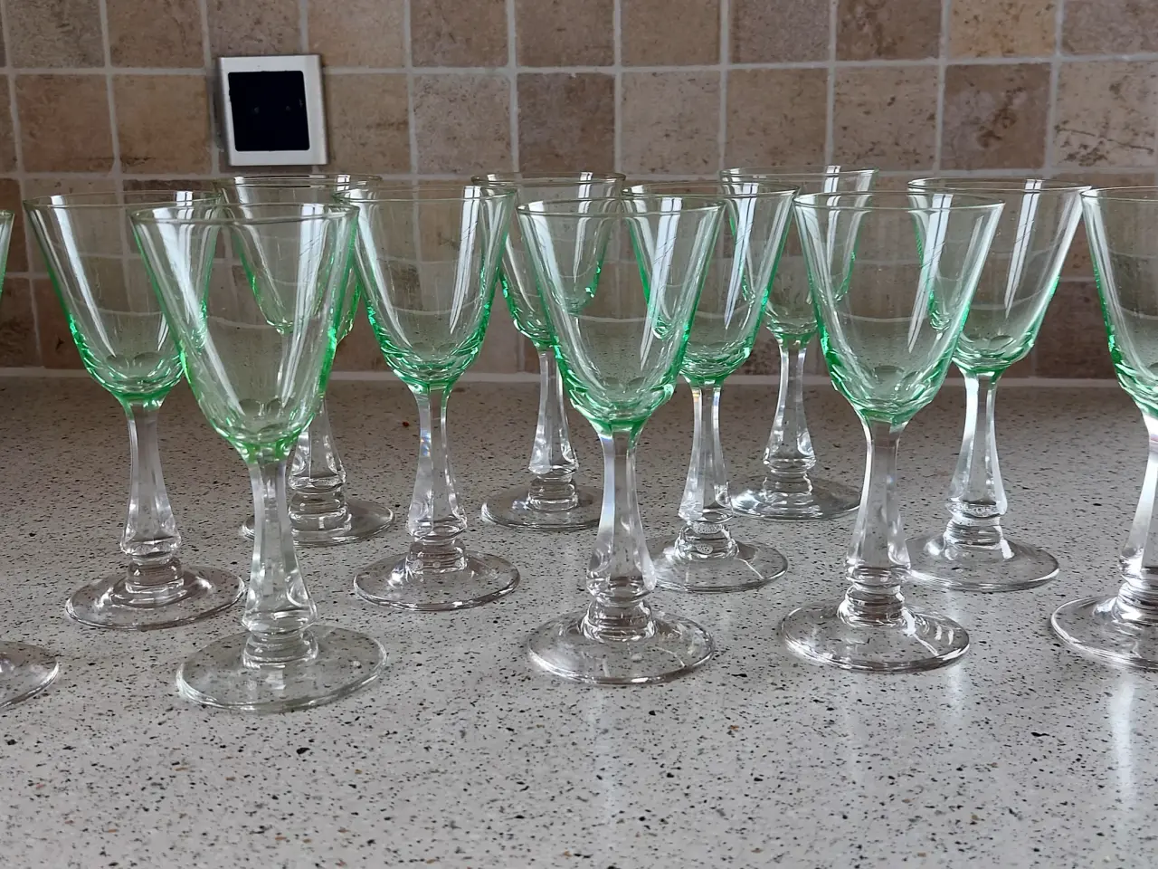 Billede 2 - 12 rhinskvinsglas omkring 1920