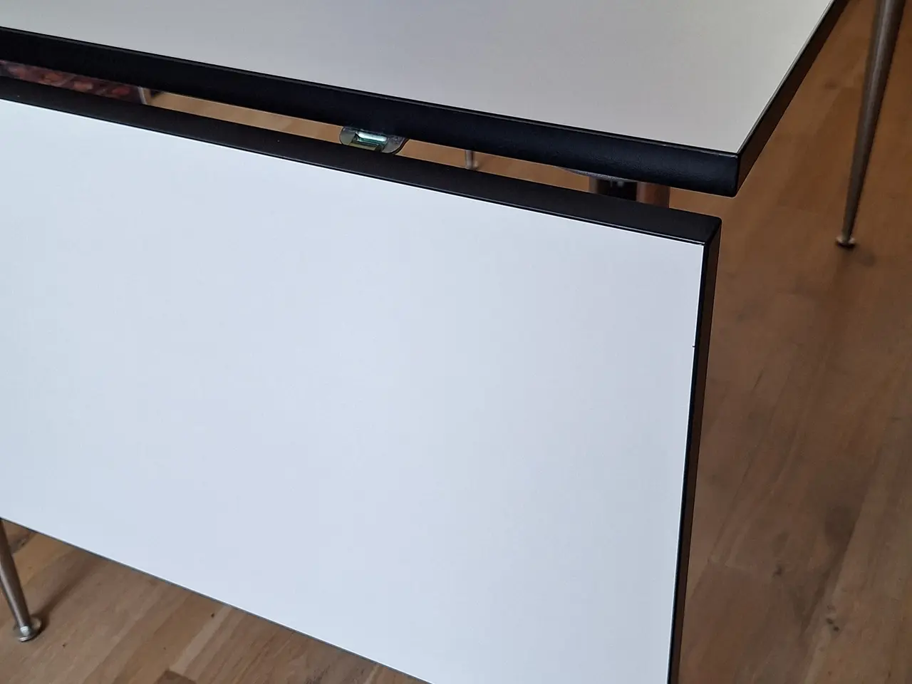 Billede 6 - Spisebord i hvid laminat