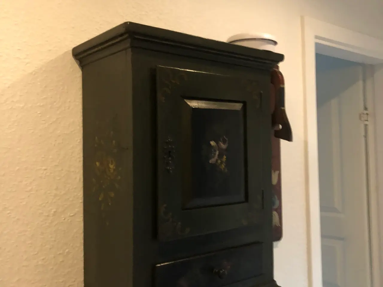 Billede 1 - Skab & bord 