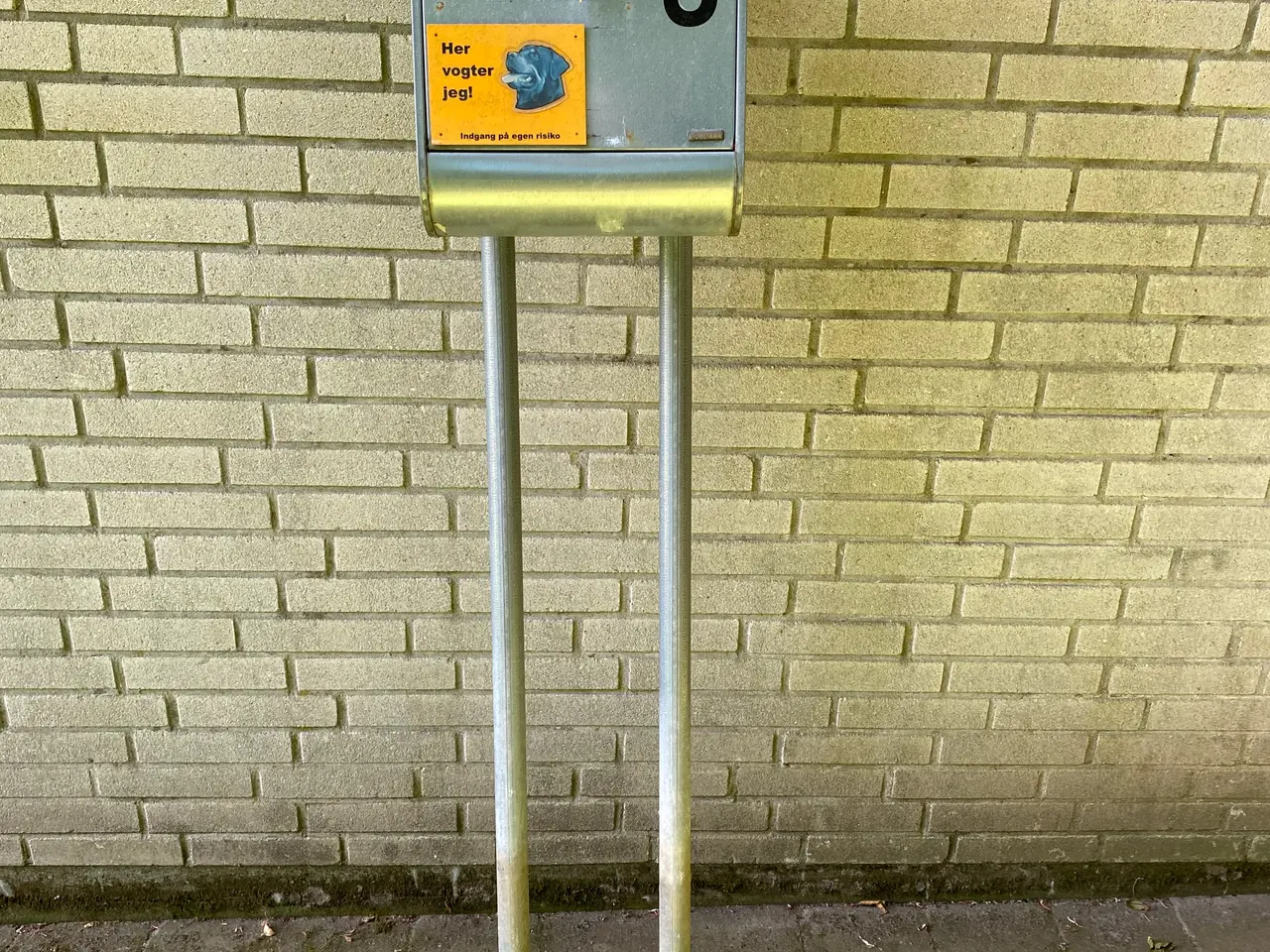 Billede 1 - Postkasse med stativ