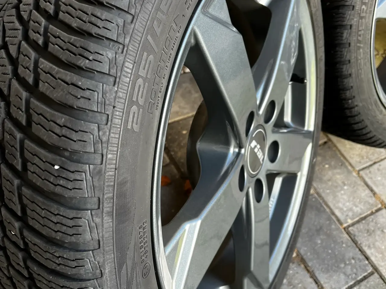 Billede 7 - ❄️ 17” RIAL GRAPHITE ALUFÆLGE + Nye Vinterdæk