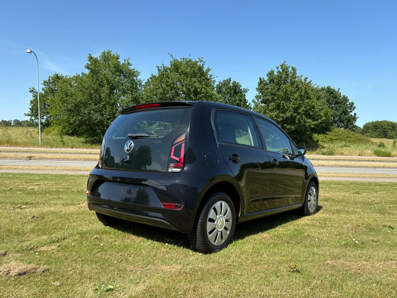 Billede 4 - VW UP med lavt km tal. 