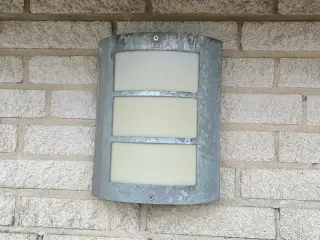 Udendørs lampe i metal