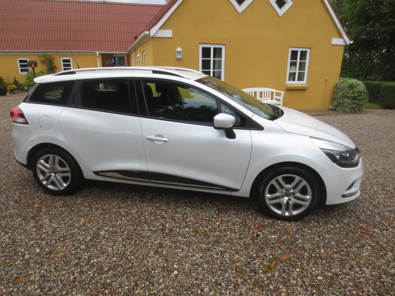 Billede 5 - Pæn Renault Ny Clio 1.5 CD St,car. År 18.