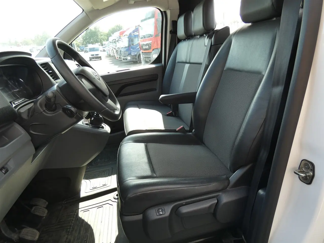 Billede 9 - Toyota Proace Medium 2,0 D Base++ Ladbil 120HK Ladv./Chas. Man.