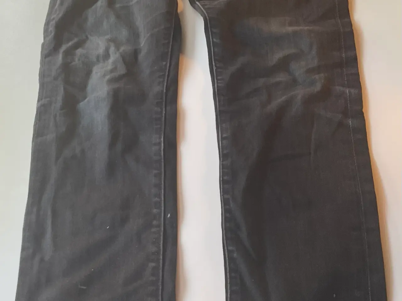 Billede 4 - Slidte sorte Levi’s