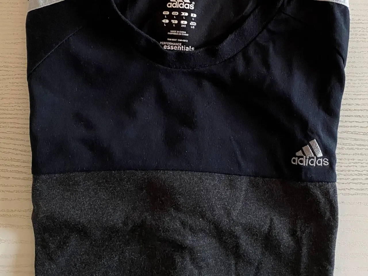 Billede 1 - T-shirt og shorts