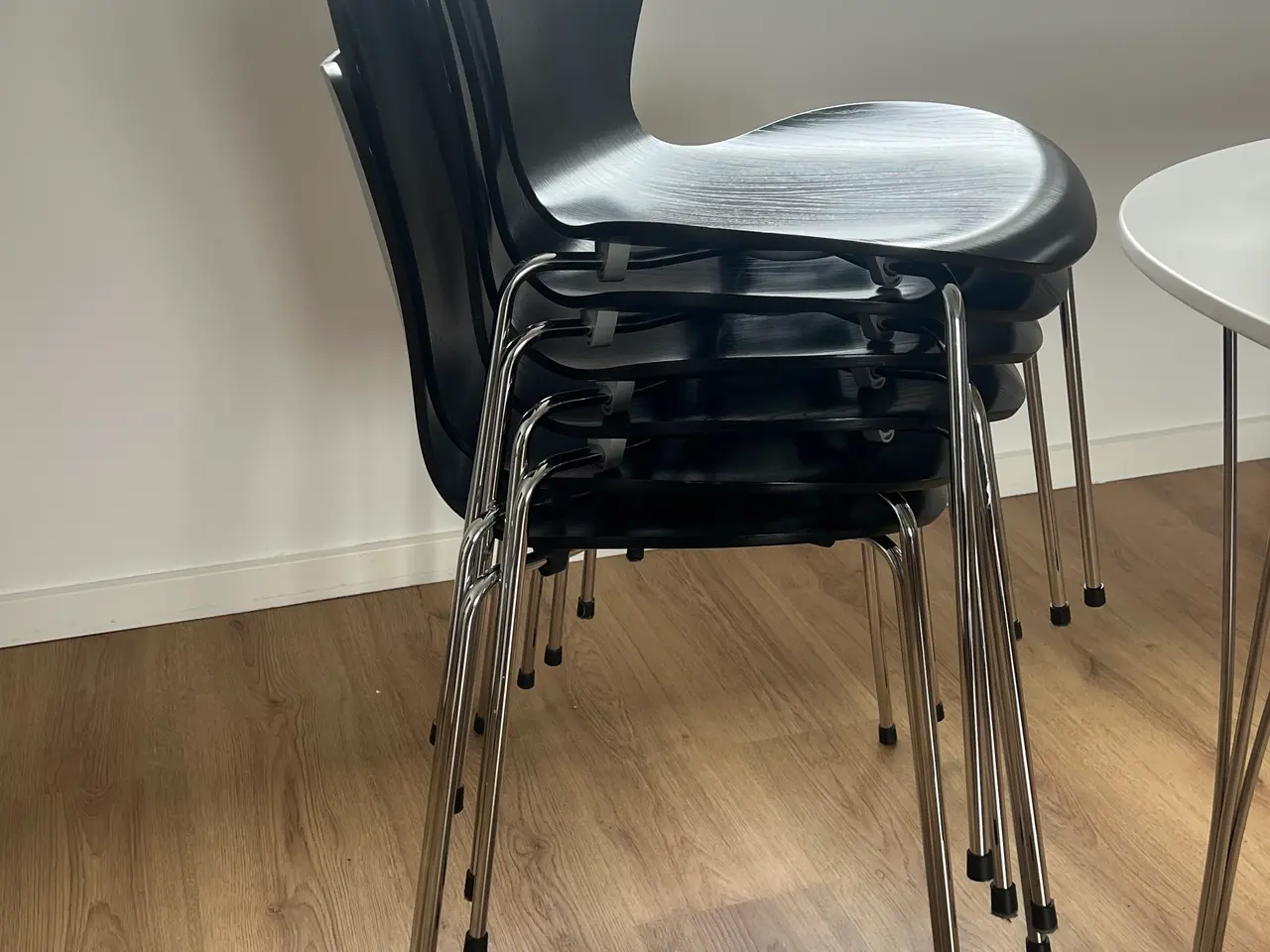 Billede 3 - Fritz Hansen 7’ er stole - evt m/bord
