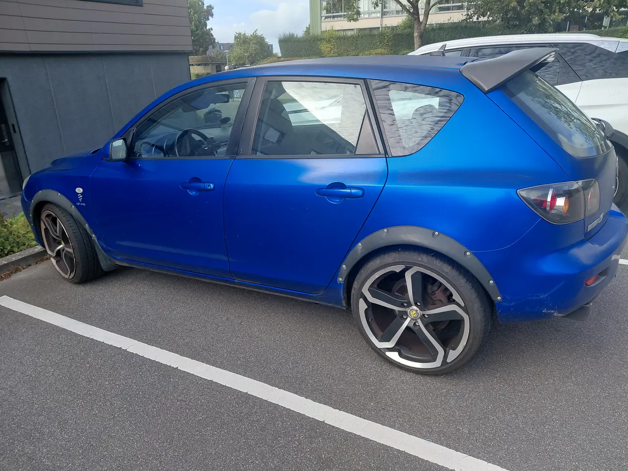 Billede 1 - Mazda 1,6 med masser af kilometer endnu.
