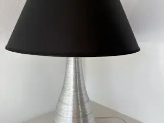 Design lampe fra Frandsen  Stor Bordlampe 