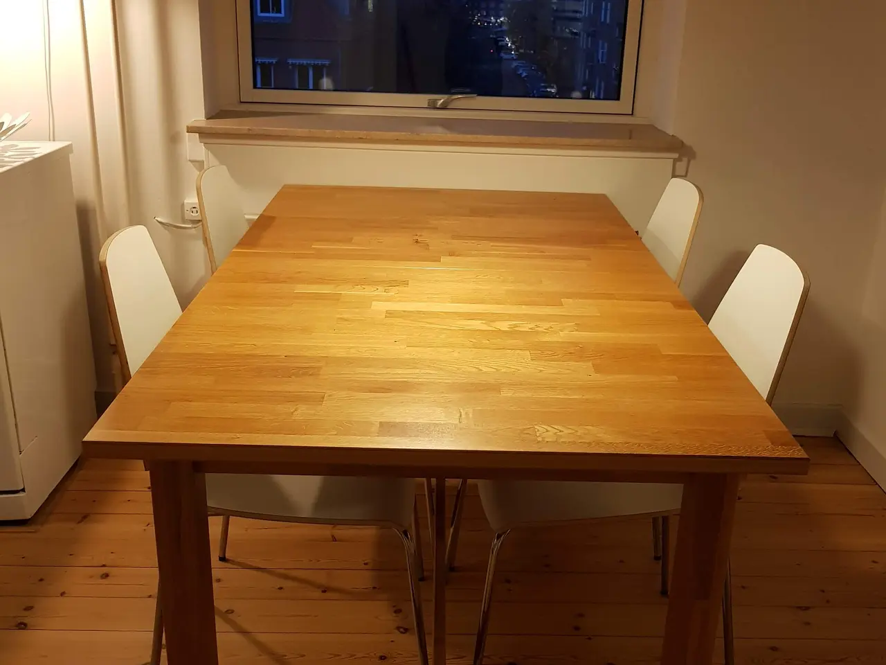 Billede 5 - Spisebord i træ med udtræk