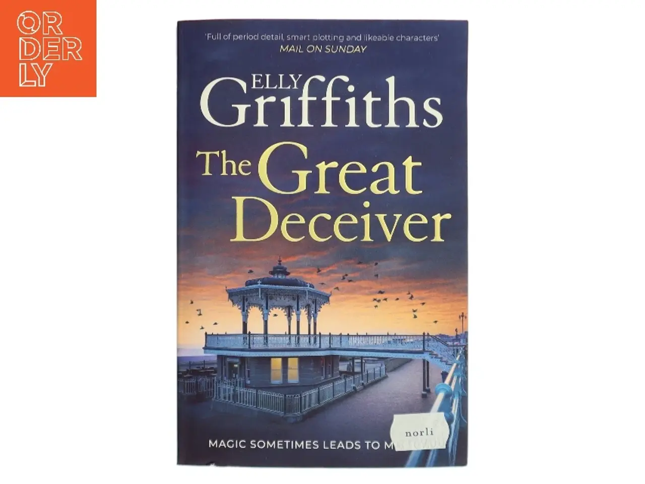 Billede 1 - The Great Deceiver af Elly Griffiths (Bog)