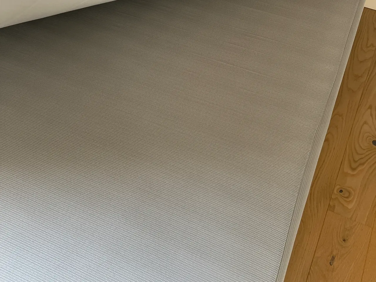 Billede 3 - Boxmadras med topmadras og ben 140*200