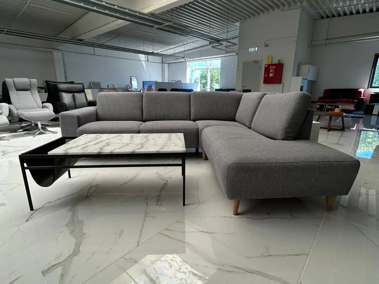 Billede 1 - Velholdt sofa med elektrisk recliner og fodstøtte