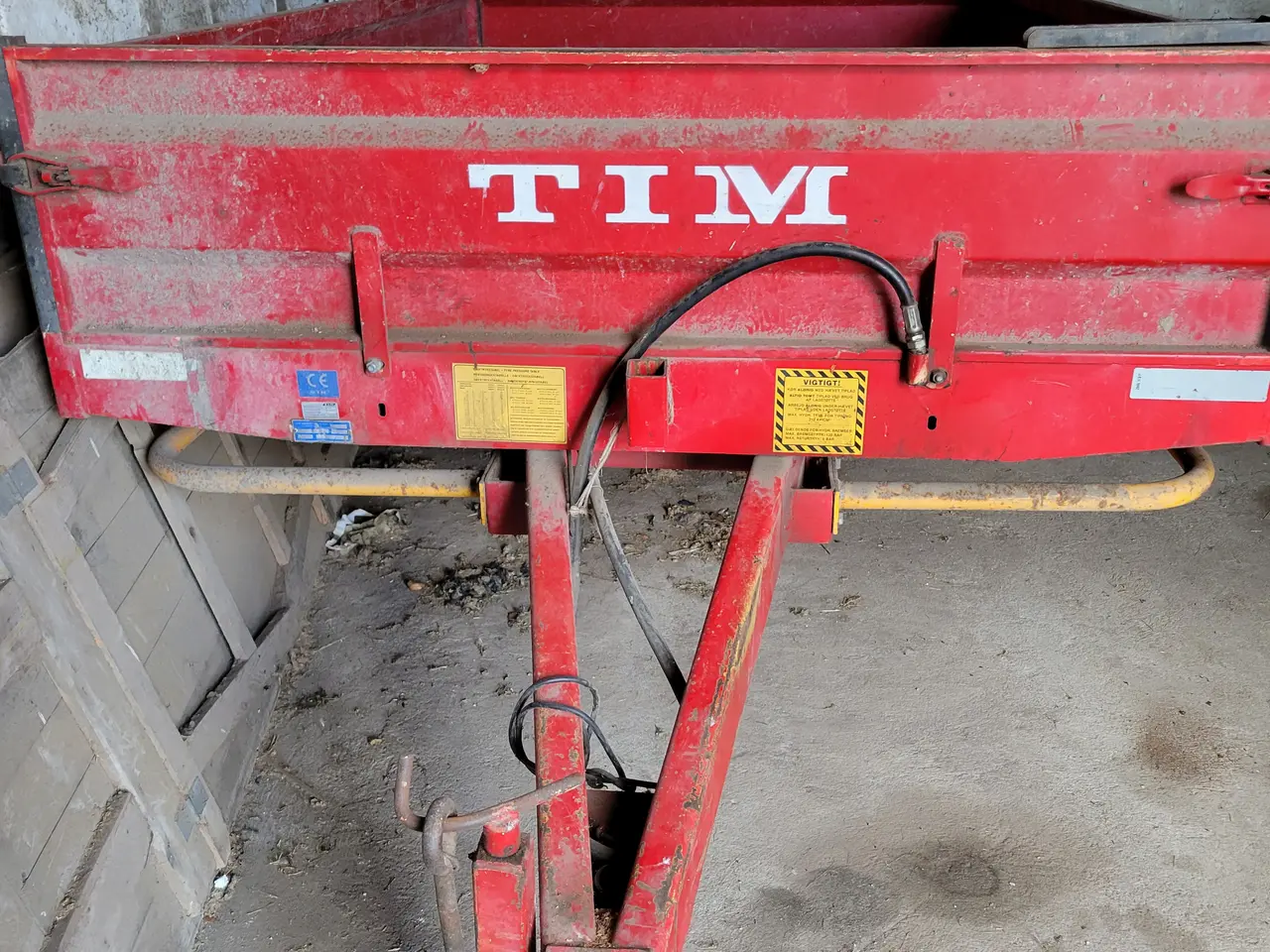 Billede 16 - Traktor IH 685 XL  – påhængsvogn og redskaber