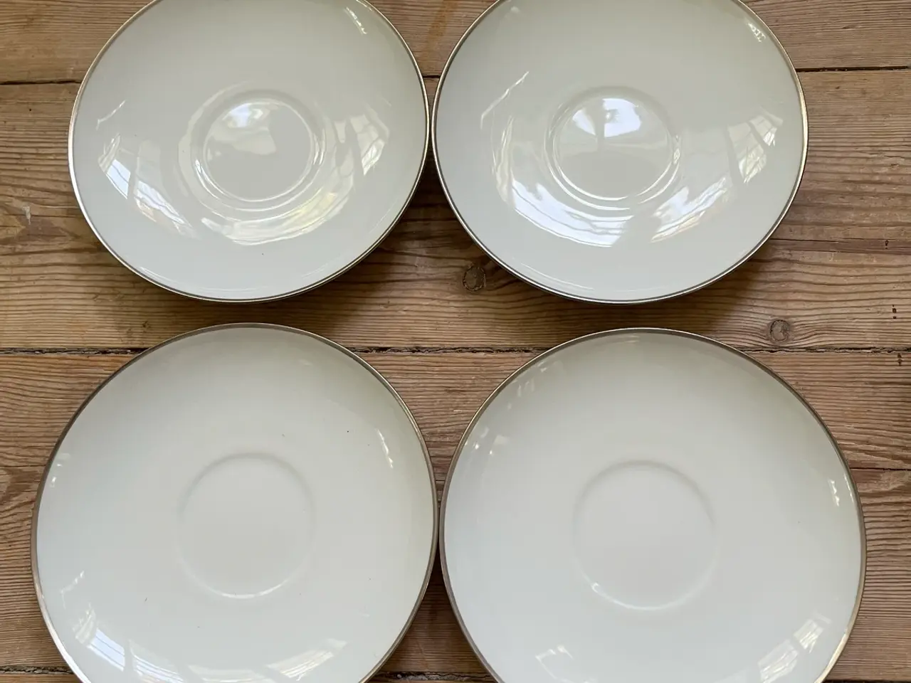 Billede 4 - Hvide B&G kopper med sølvkant / platin