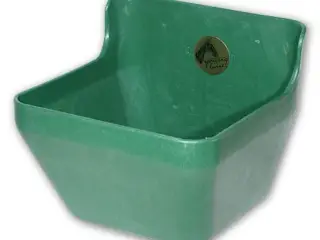 Fodertrug OK Plast 111 til kreaturer og heste.