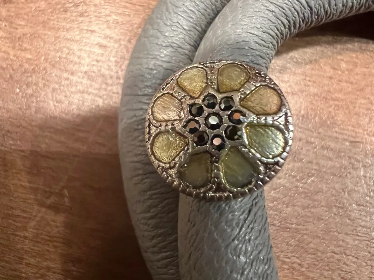 Billede 2 - Smukt pilgrim armbånd med 3 charms