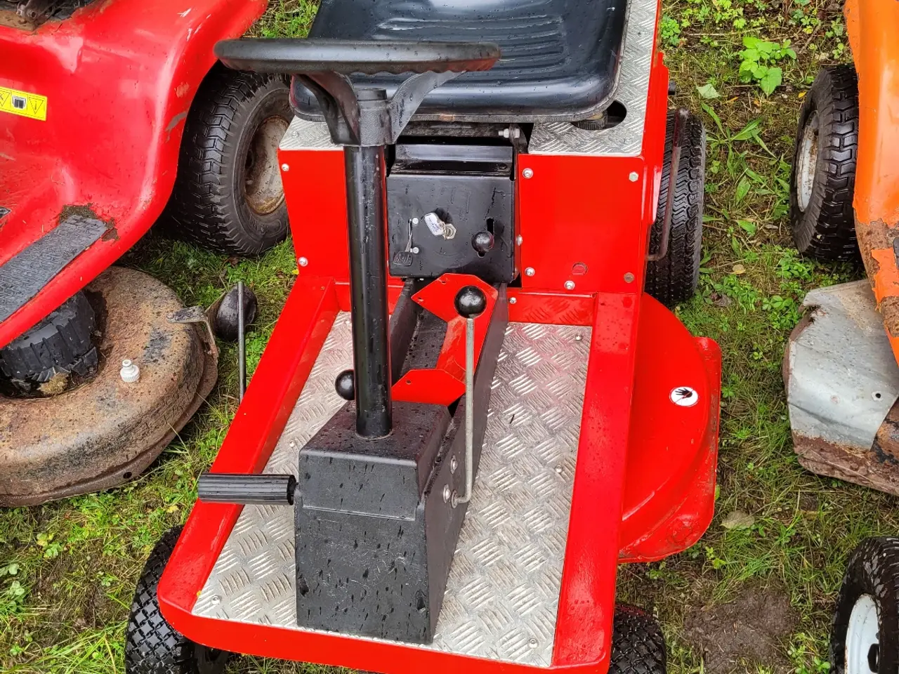 Billede 8 - 16 plæneklipper, 4 havetraktor samt en masse småde