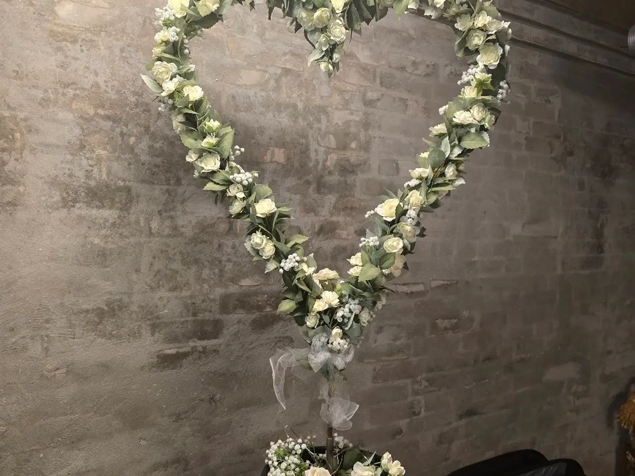 Billede 3 - Jern hjerte med kunstige blomster 