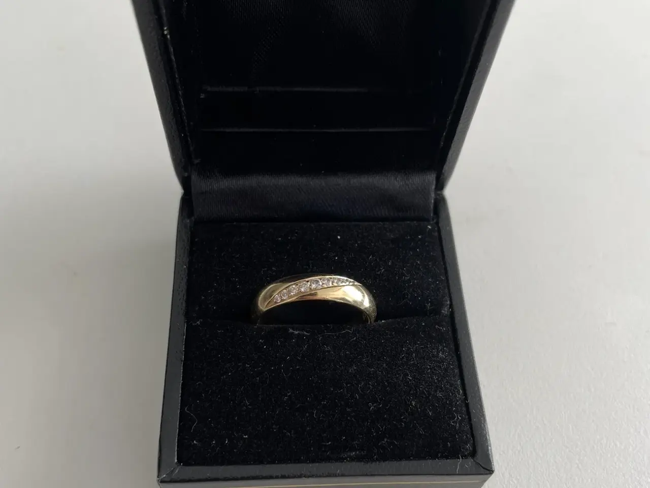 Billede 1 - Guldring med diamanter fra Nuran
