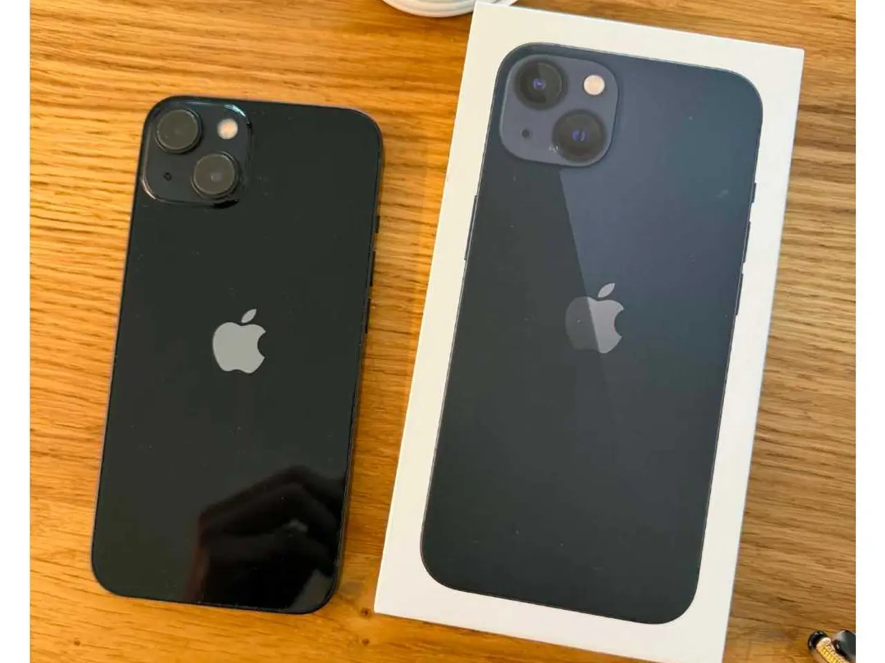 Billede 4 - iPhone 13 dyb blå 128 gb