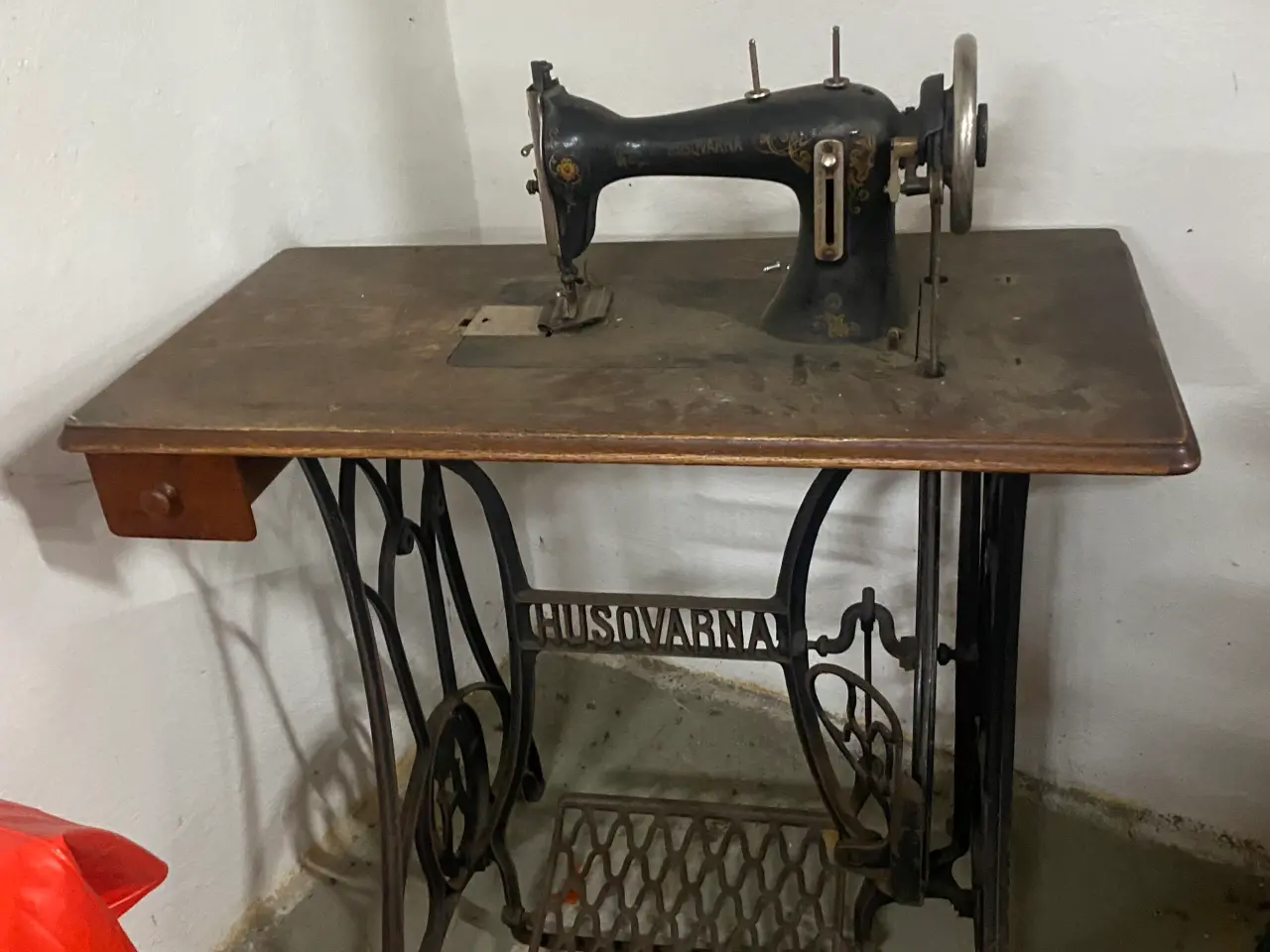 Billede 1 - Gammel Husqvarna symaskine