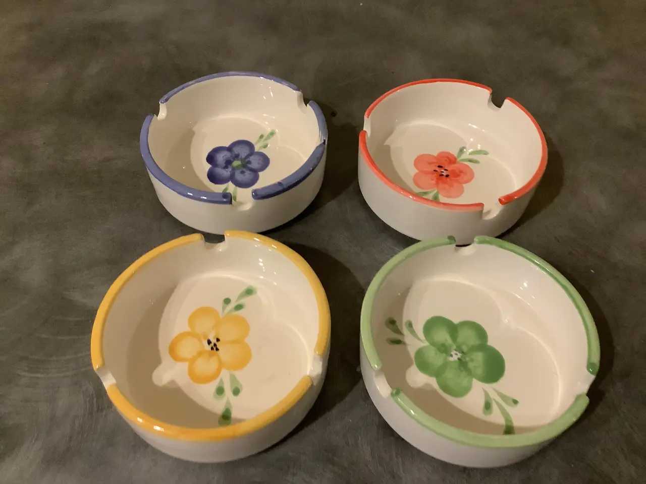 Billede 1 - Askebægre med blomsterdekoration