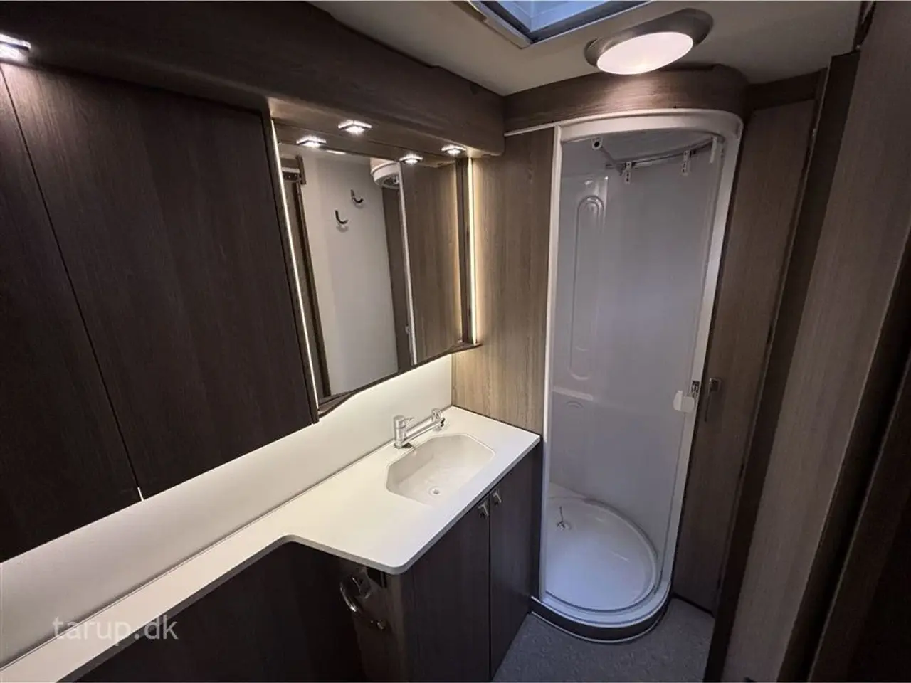 Billede 7 - 2017 - Kabe Imperial 740 TDL-U Isabella Commodore North inkl CarbonX stel, Thule fast monteret markise, Truma mover x4 motor, Dometic Aircon, Centralstøvsuger, Alde Centralvarme