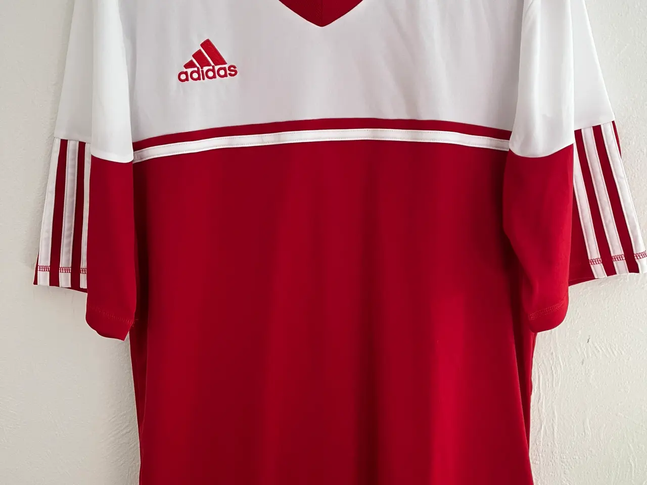 Billede 1 - Hummel t-shirt str. L - ALDRIG BRUGT 