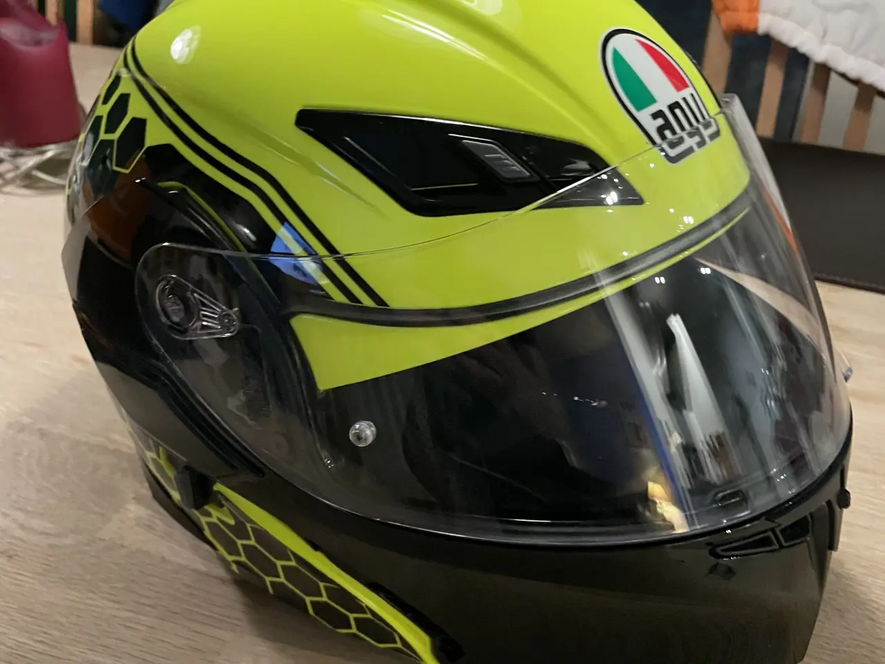 Billede 1 - Agv styrthjelm s brugt 5 gange er som ny