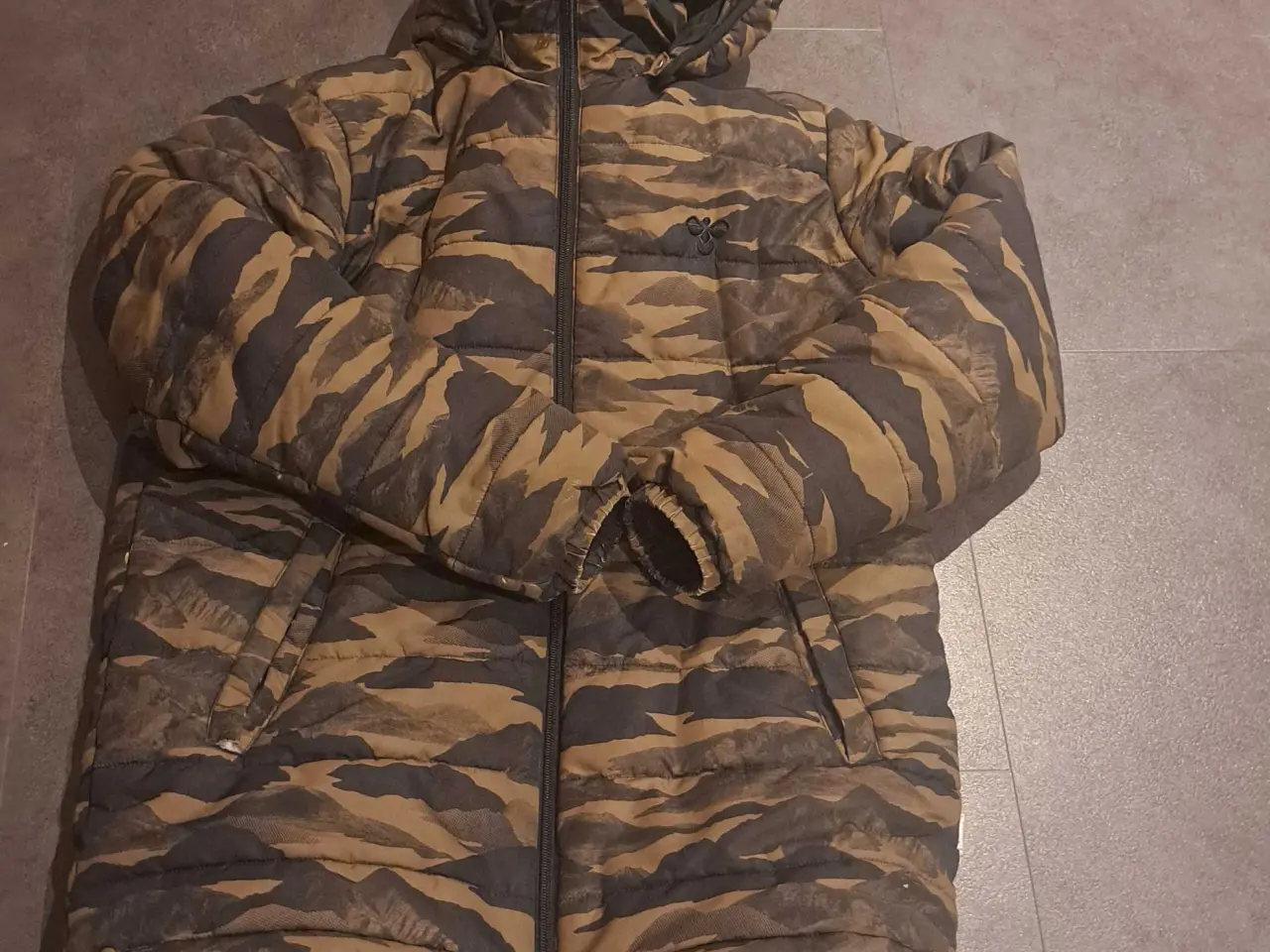 Billede 1 - Vinterjakke fra Hummel