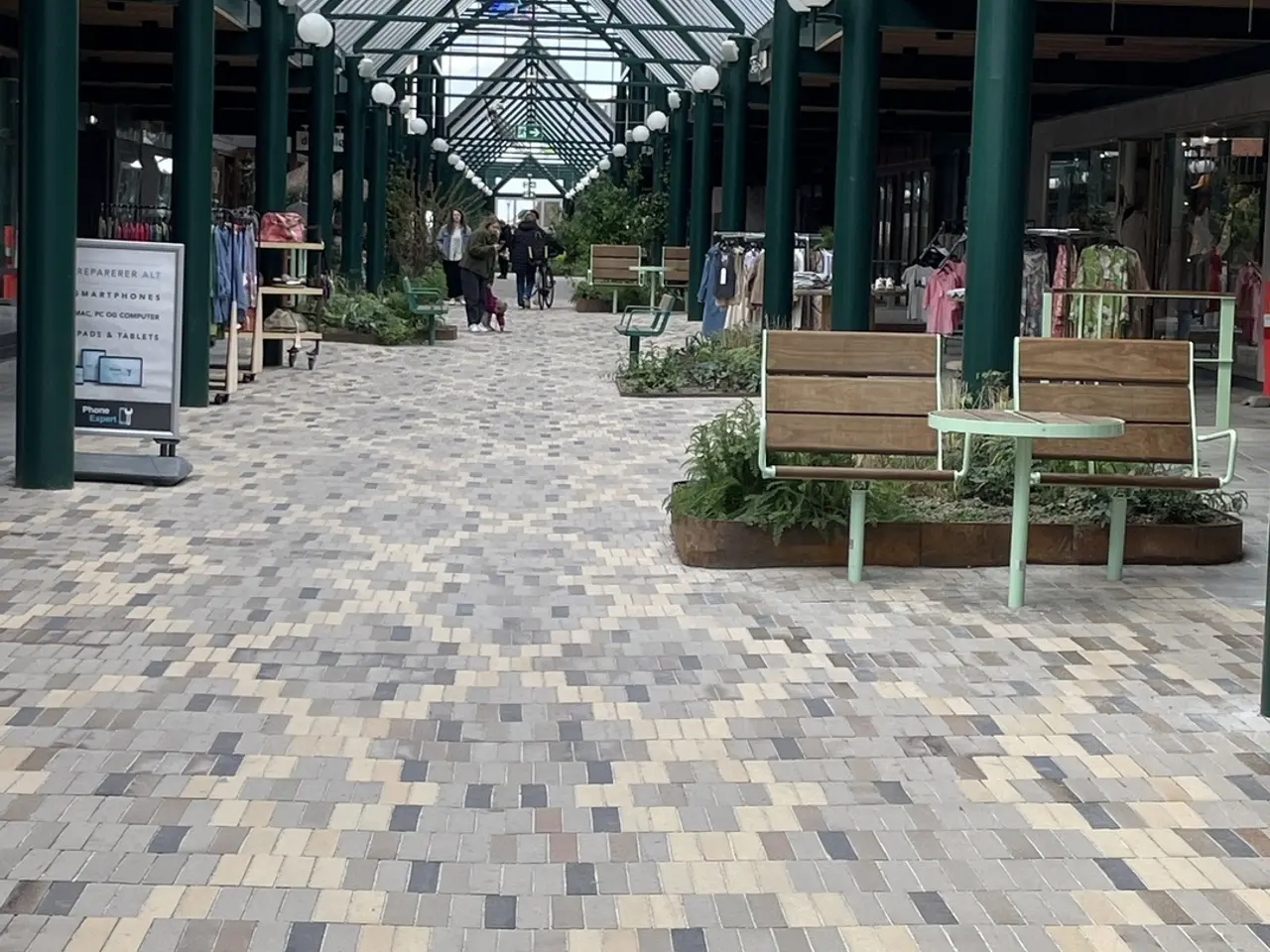 Billede 8 - Butik med stor facade mod strøget i Ikast
