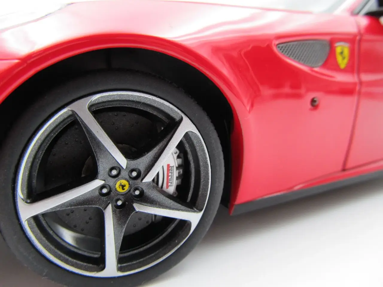 Billede 8 - 2011 Ferrari FF - 1:18 - Rosso Corsa Red