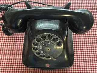 Retro fastnet telefon