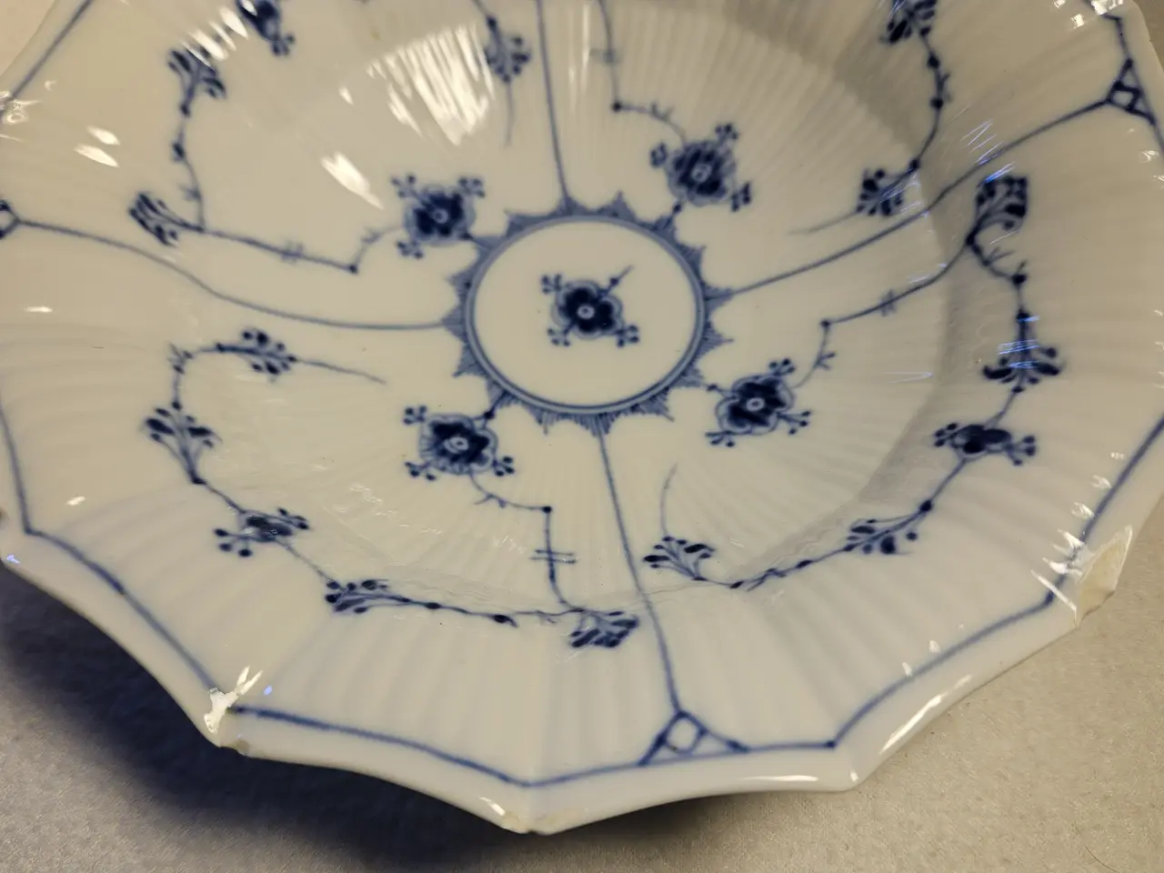 Billede 3 - Royal Copenhagen musselmalet kantede skåle 142/140