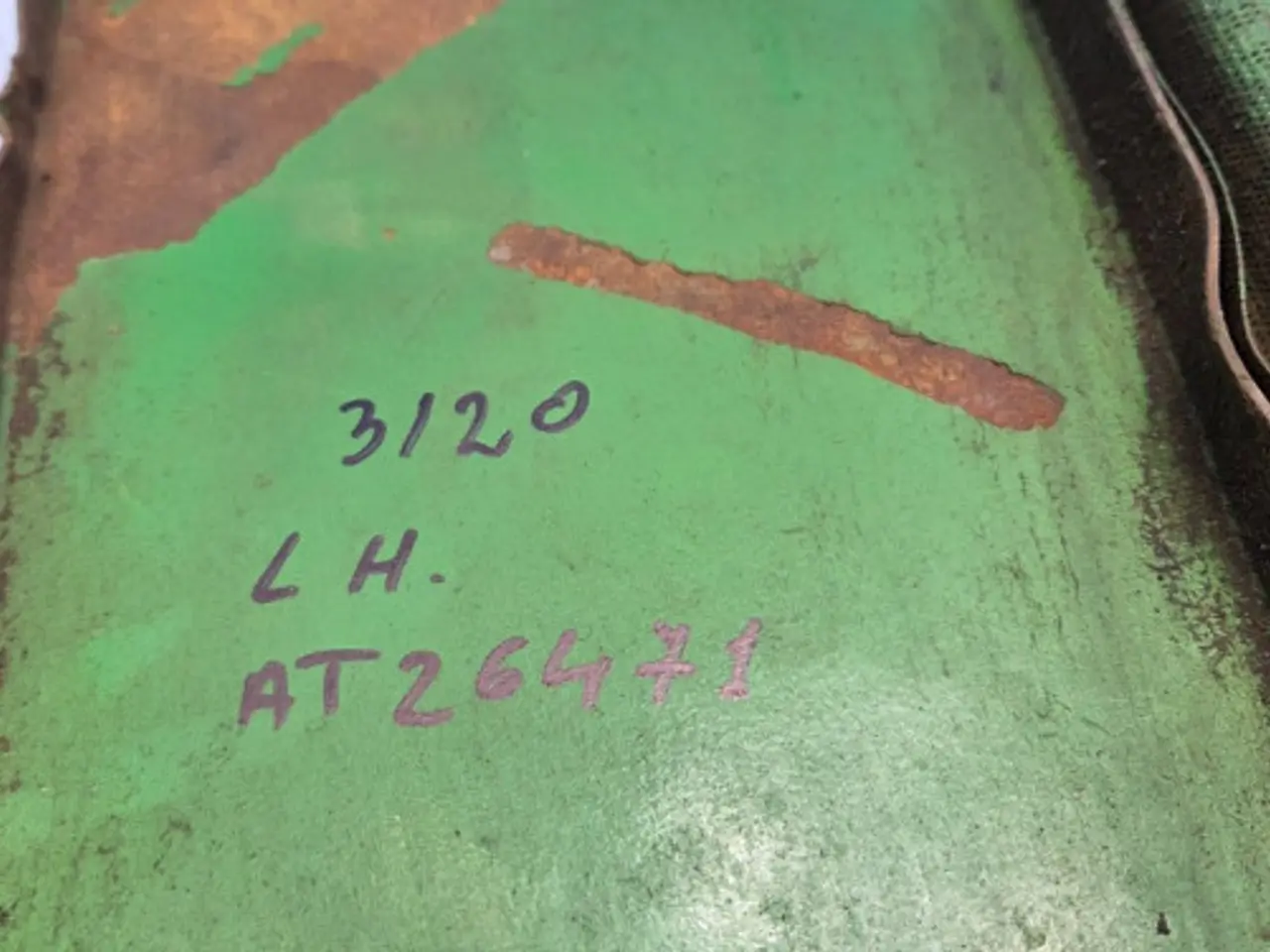 Billede 13 - John Deere 3120 Sideskærm L. AT26471