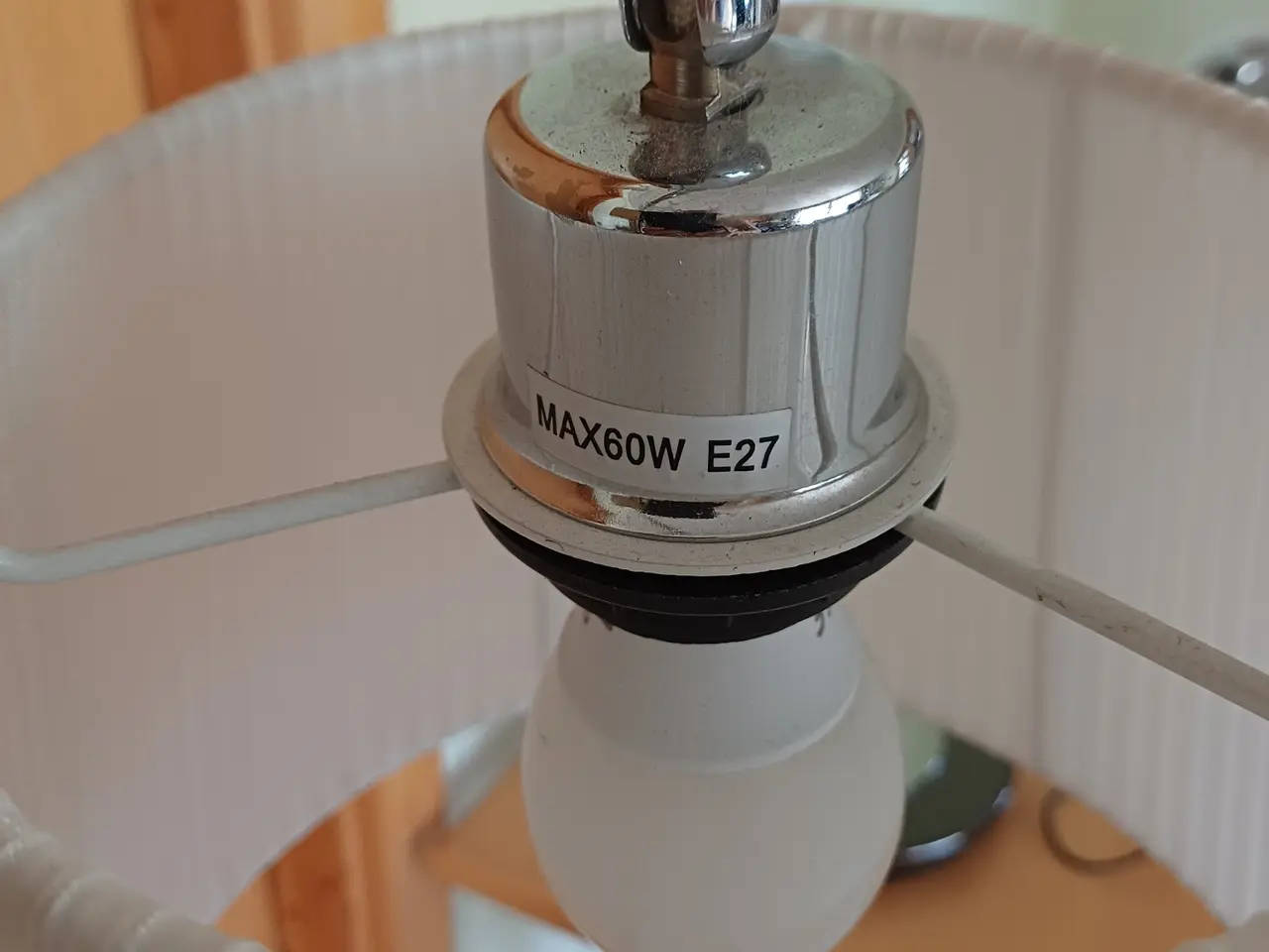 Billede 3 - Gulvlampe med hvid skærm og kromstativ E27