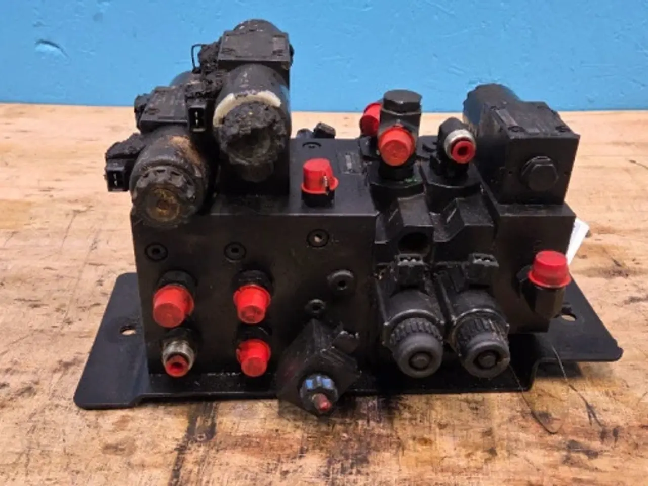 Billede 14 - New Holland CR9.90 Hydraulikventil 84457511
