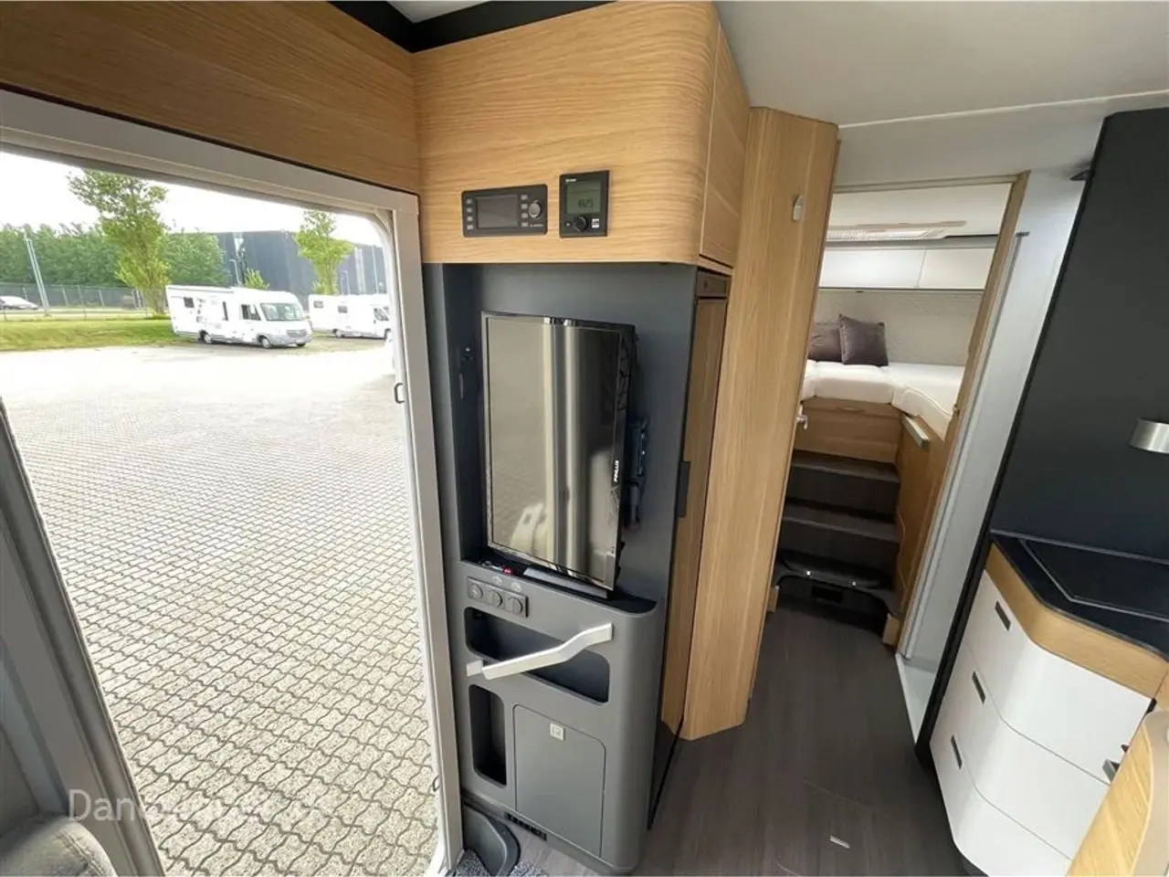 Billede 3 - 2022 - Adria Coral Plus S 670 SL 2 stk. Lithium batterier, solceller, 230 V inverter. Thetford gasovn. 140 HK Aut.gear