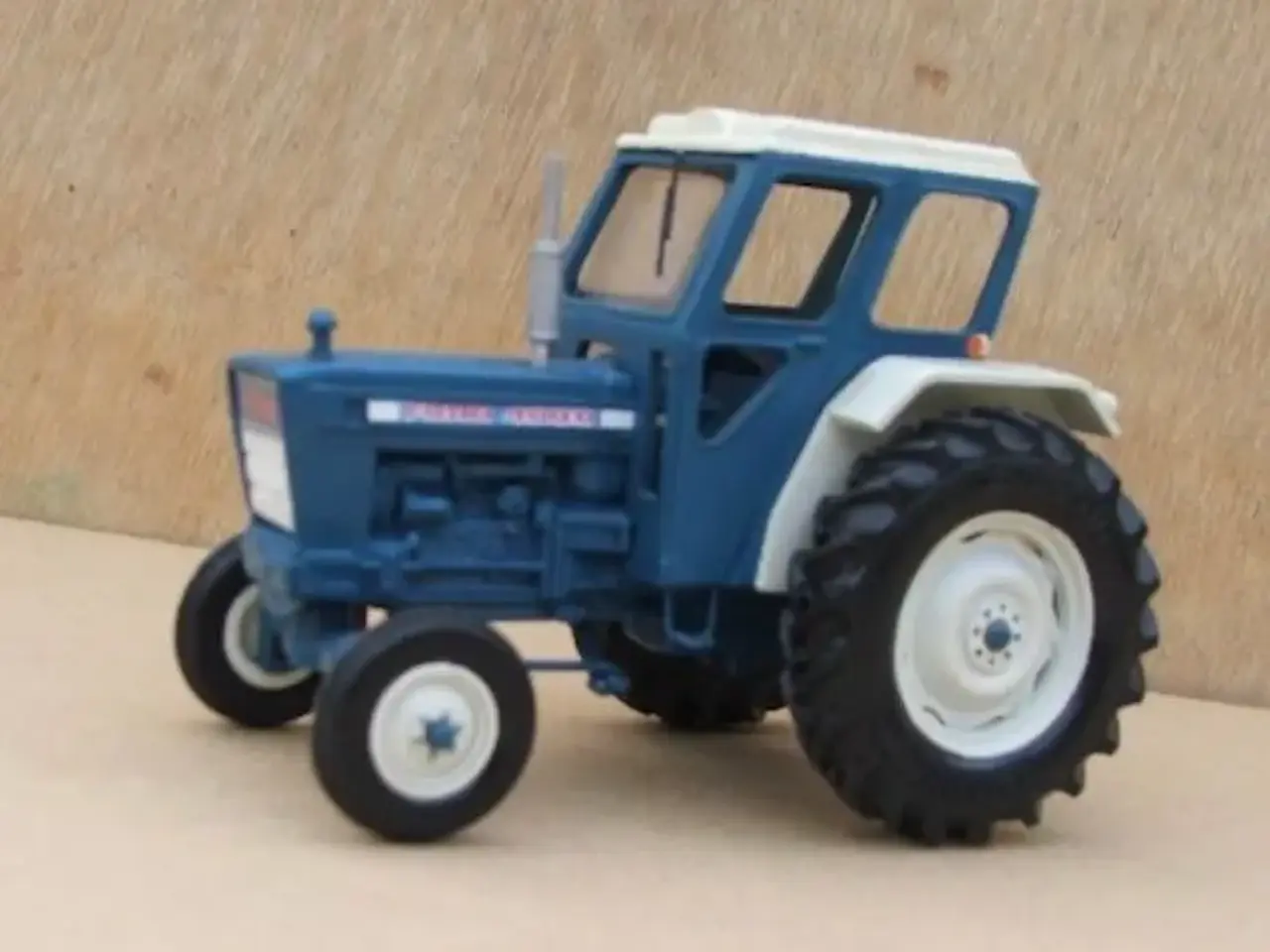 Billede 1 - Ford 4000 Y modeltraktor