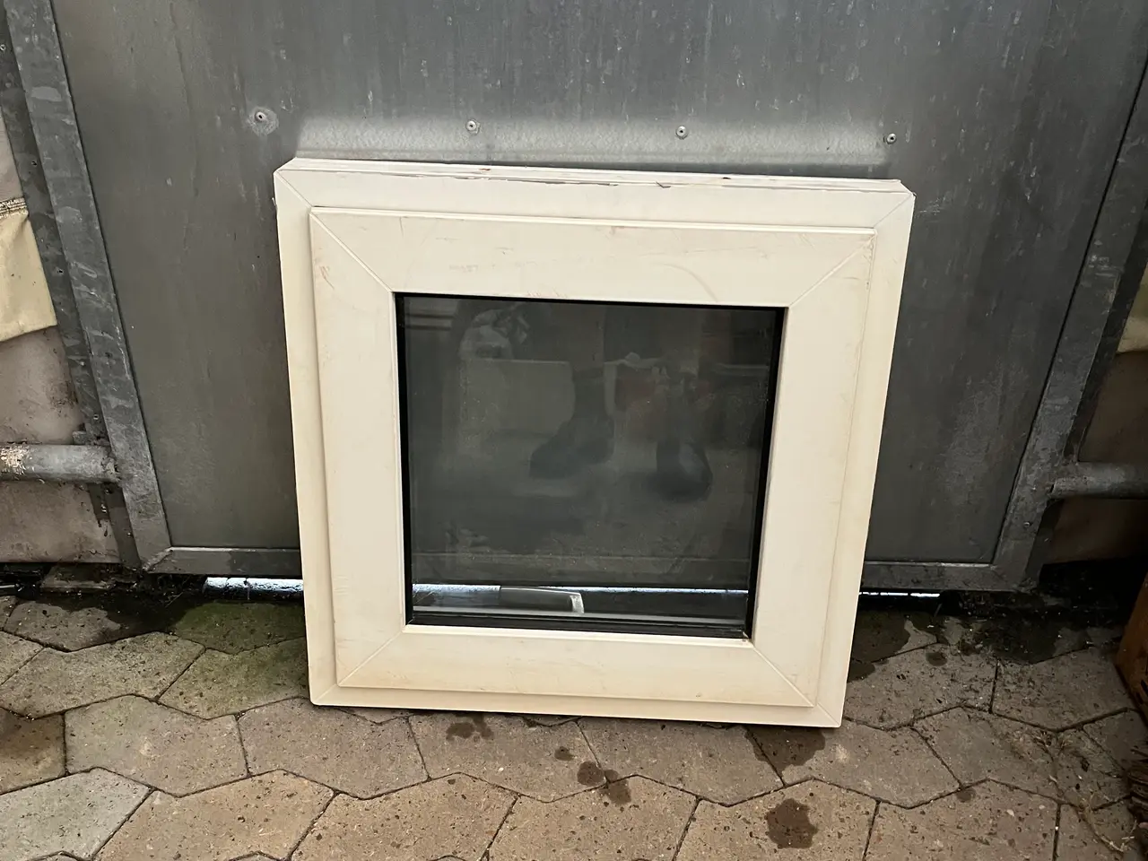Billede 2 - Plast vindue. Oplukkelig. 59x59 cm.