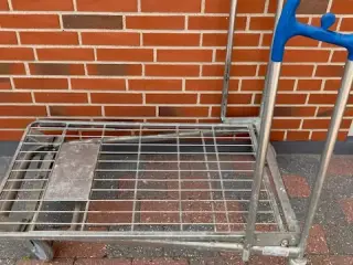 Solide og kraftige flyttevogne.