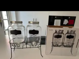 Saftdispenser i stativ