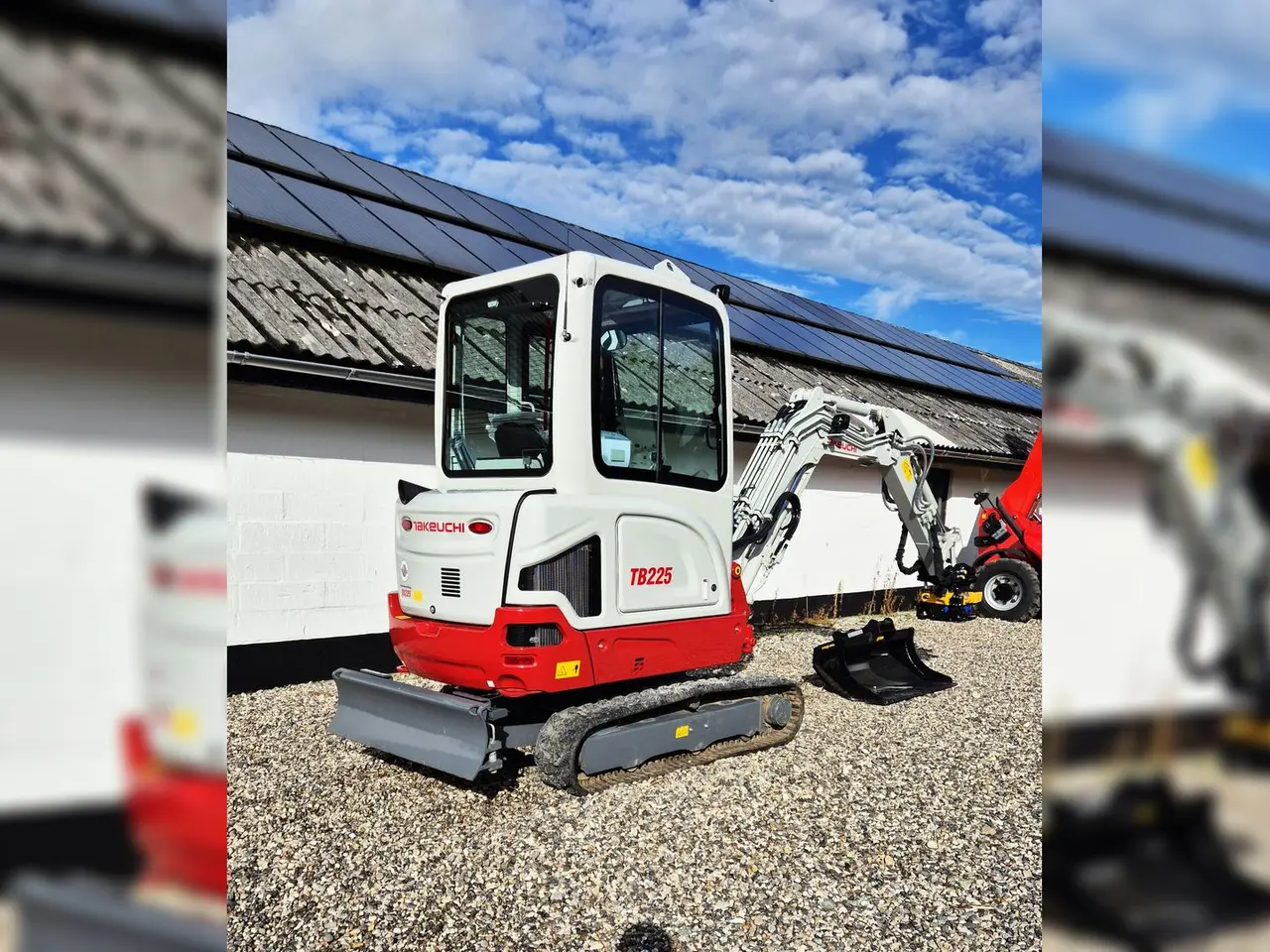 Billede 6 - Takeuchi TB225 / Fabriksny - 2025 / Engcon rotortilt og skovlpakke