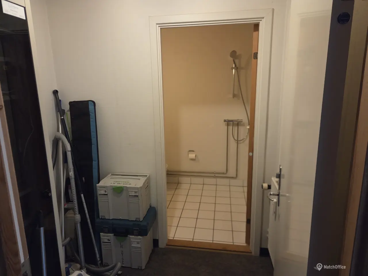Billede 10 - Lagerhal med lidt kontor