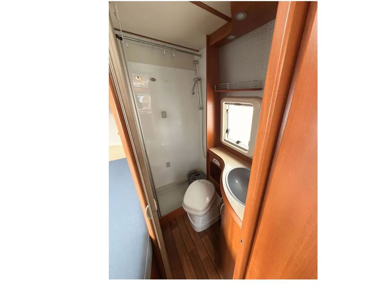 Billede 4 - 2008 - Hobby Toscana Exclusive 650 FLC Autocamper med lav fransk dobbeltseng fra Hinshøj Caravan