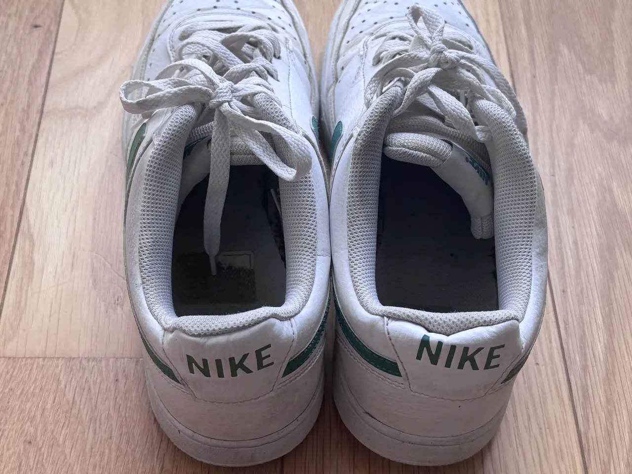 Billede 4 - Nike Air Force 1 Size 12 / 46 White & Green Swoosh